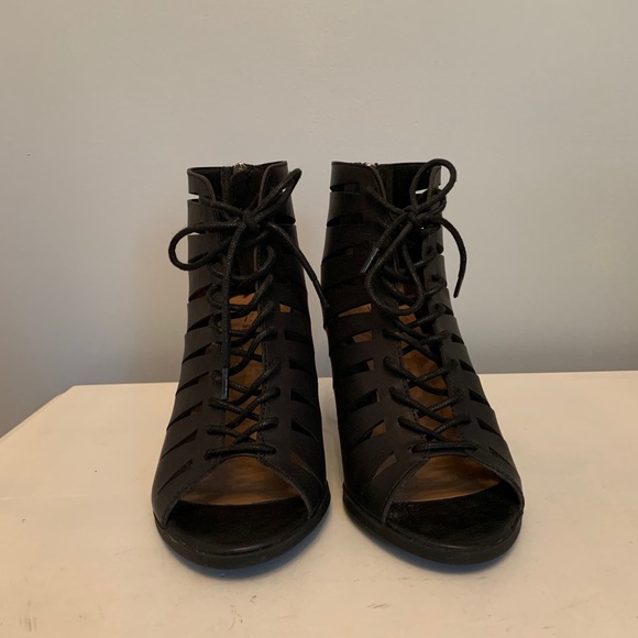 NWOT Call It Spring Heel Booties - Picture 2 of 4